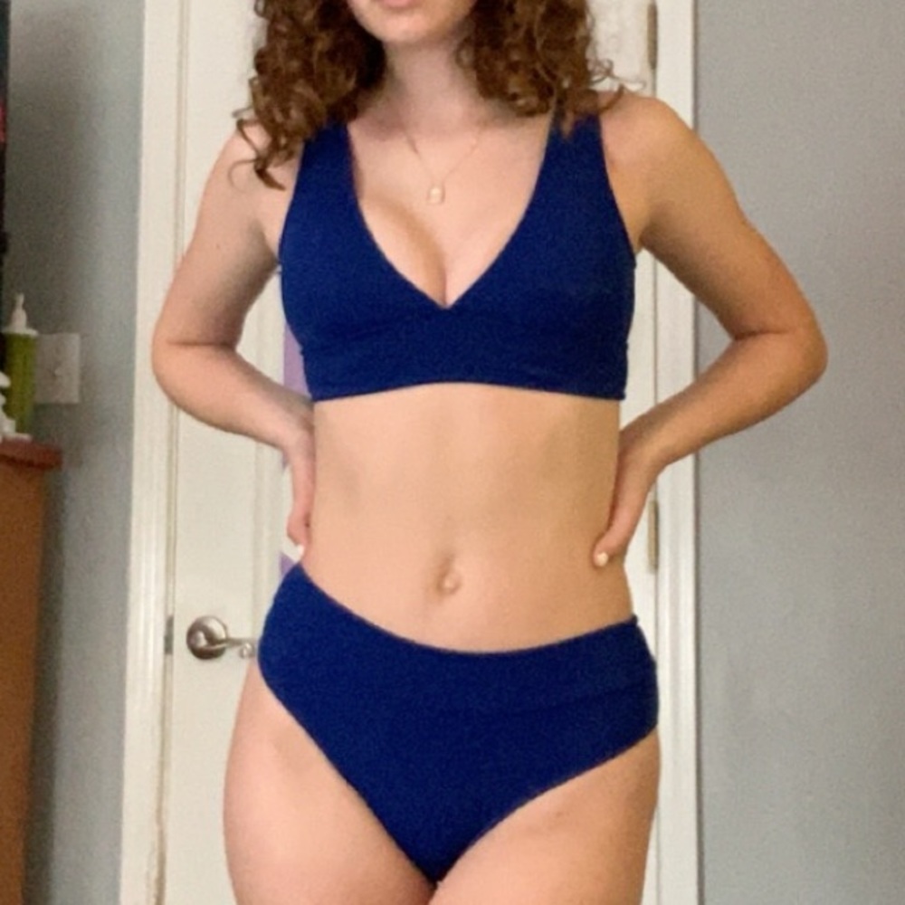 brand new, just got yesterday, fits more like XS